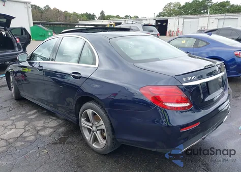 2017 Mercedes-Benz E 300 4Matic z USA, uszkodzony, nr VIN WDDZF4KB6HA114771